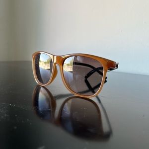Tommy Hilfiger Brown sunglasses with gold temples and dark blue tip